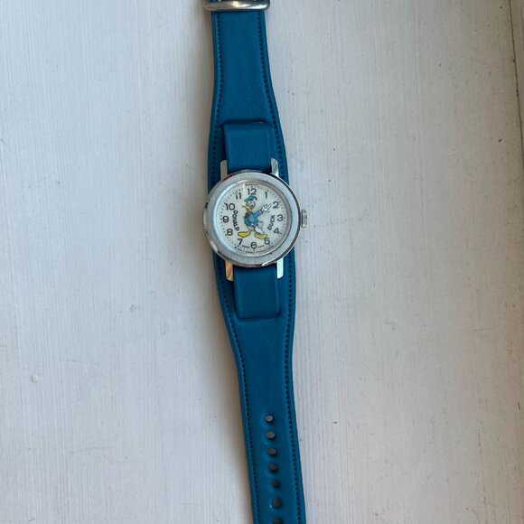 Vintage 1970s Swiss Bradley Walt Disney Donald Duck wristwatch blue band RARE!
